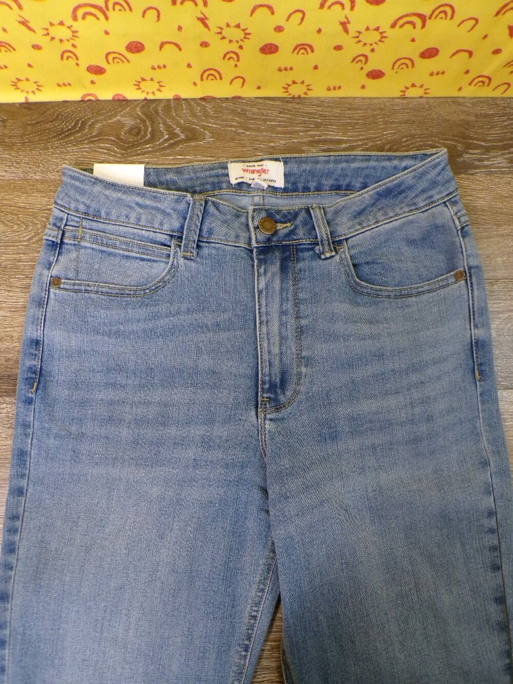 Wrangler NWT Women’s High Rise Bootcut Free to Stretch Denim Blue Jeans Size 4 - Picture 4 of 5